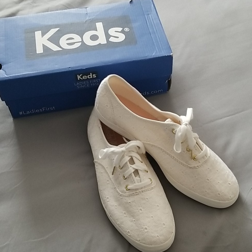 *wide width* White Eyelet Lace Keds